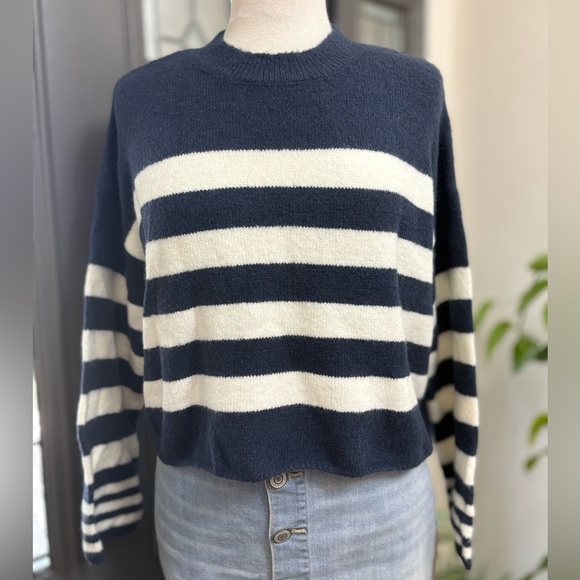 NWT Sincerely Jules Navy Cream Wide Stripe Chunky Cropped Knit Sweater | Size M - Picture 2 of 9